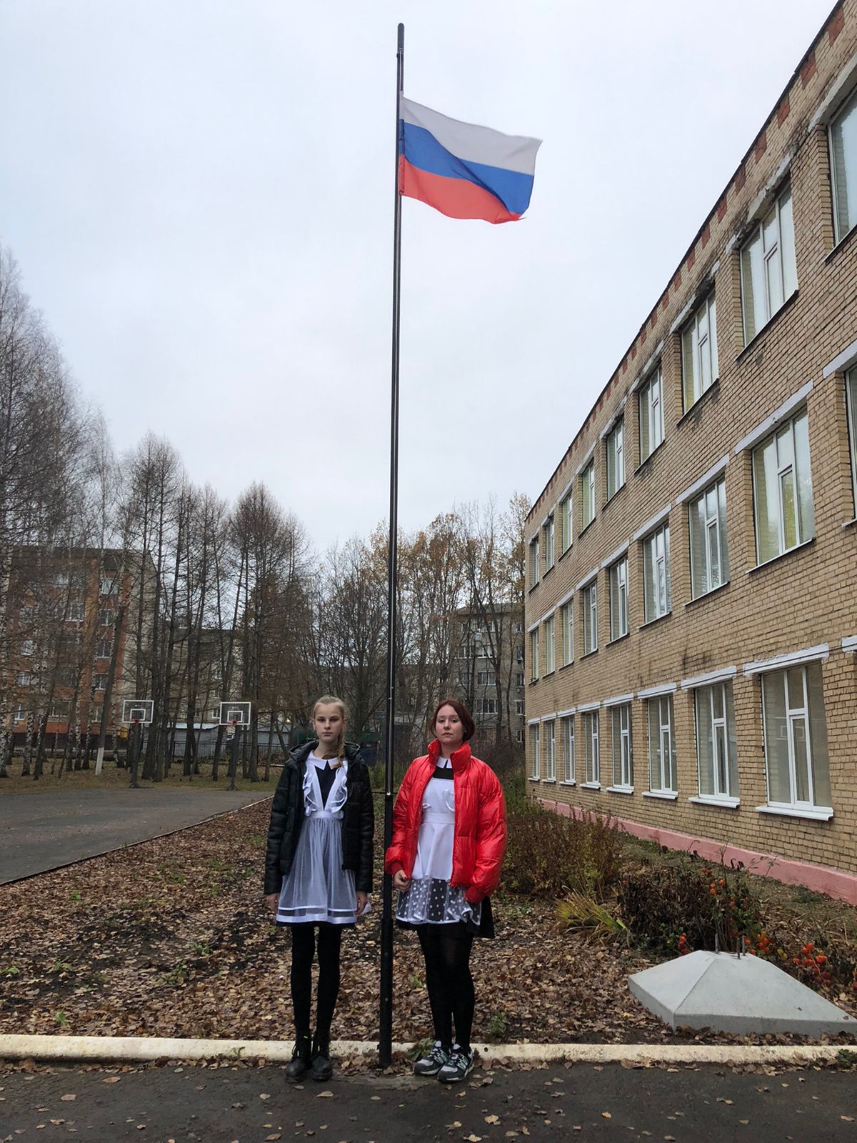 Подъем Государственного флага Российской Федерации.